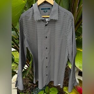 NWOT Perry Ellis Black and White Casual Button Down Shirt